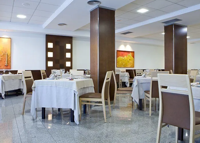 卡内拉斯酒店 4*